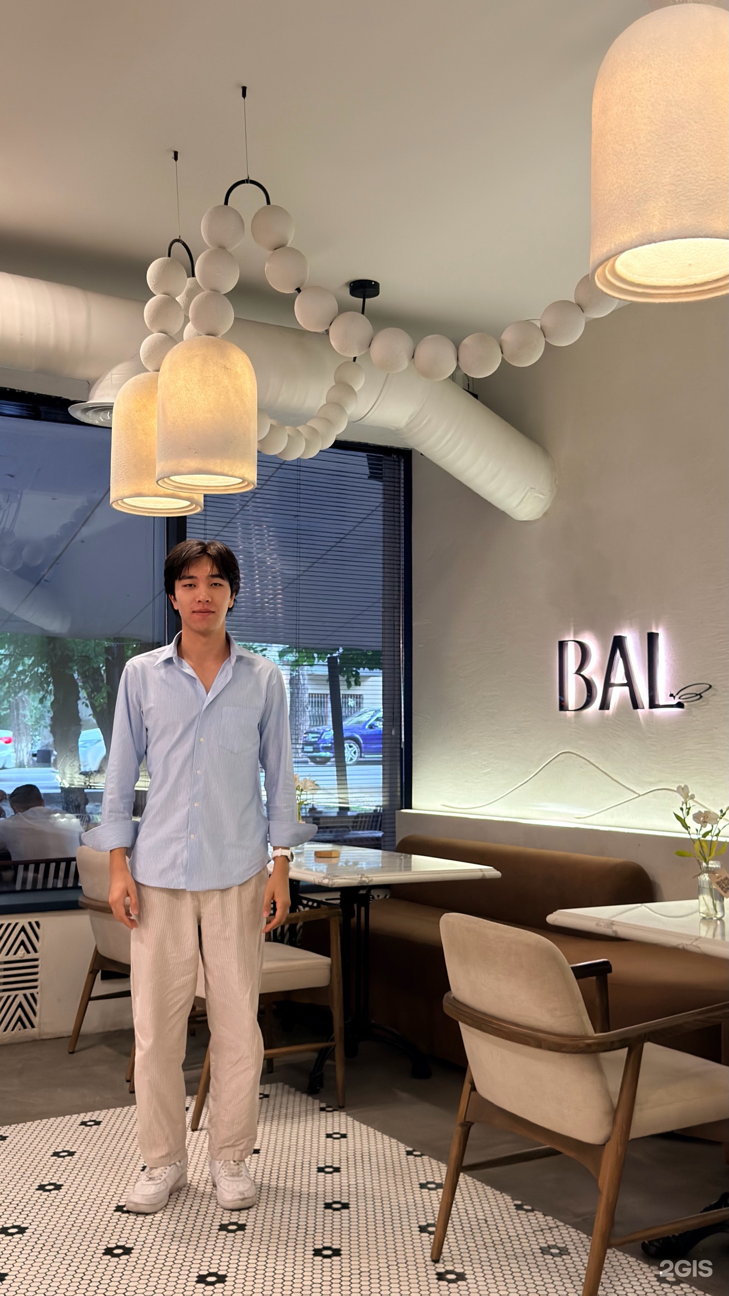 Исламбек в кофейне BAL